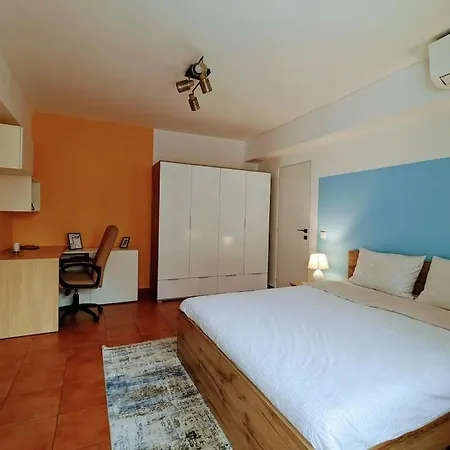 דירה Peaceful Victory Square *