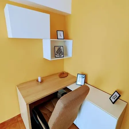 Peaceful Victory Square Daire