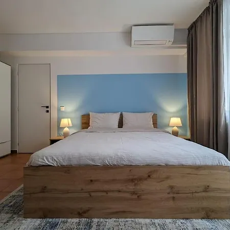 Peaceful Victory Square Timişoara