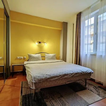 Peaceful Victory Square Appartement