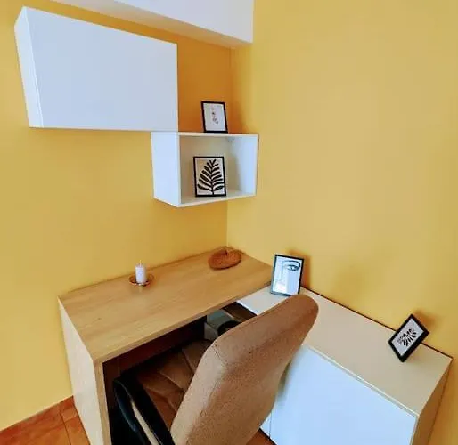 Peaceful Victory Square Appartement