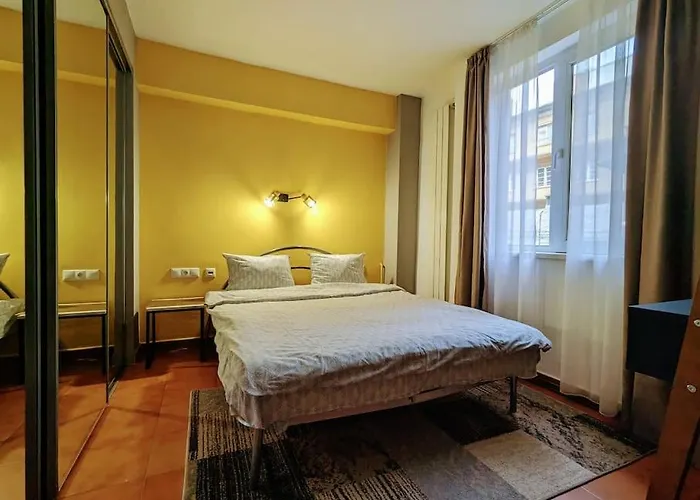 Peaceful Victory Square Appartement